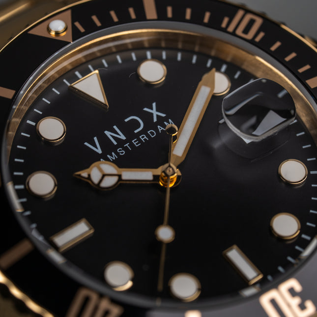 AMS. LXRY. Gold Black