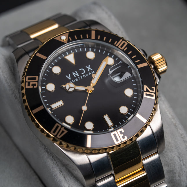 AMS. LXRY. Steel Gold Silver Black