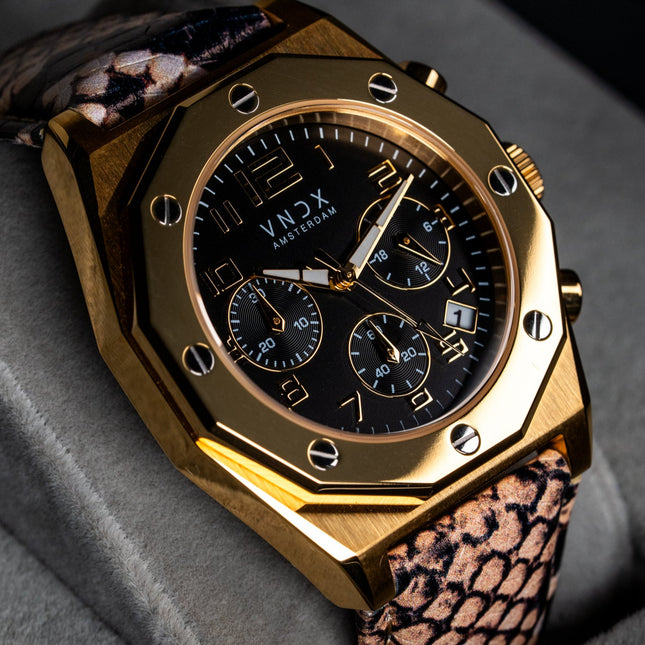 Dames horloge met beige leren band in snake print en gouden kast