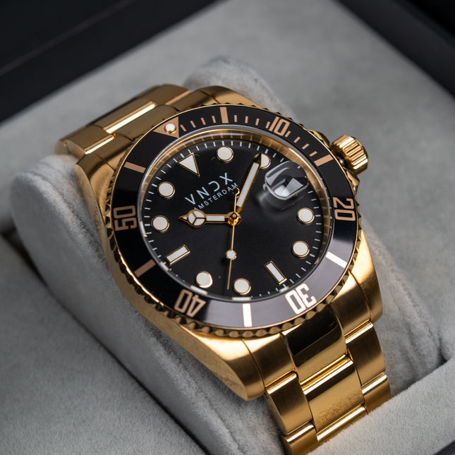 AMS. LXRY. Staal Goud Zwart