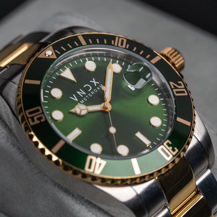 AMS. LXRY. Staal Goud Zilver Groen