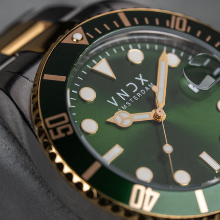 AMS. LXRY. Staal Goud Zilver Groen
