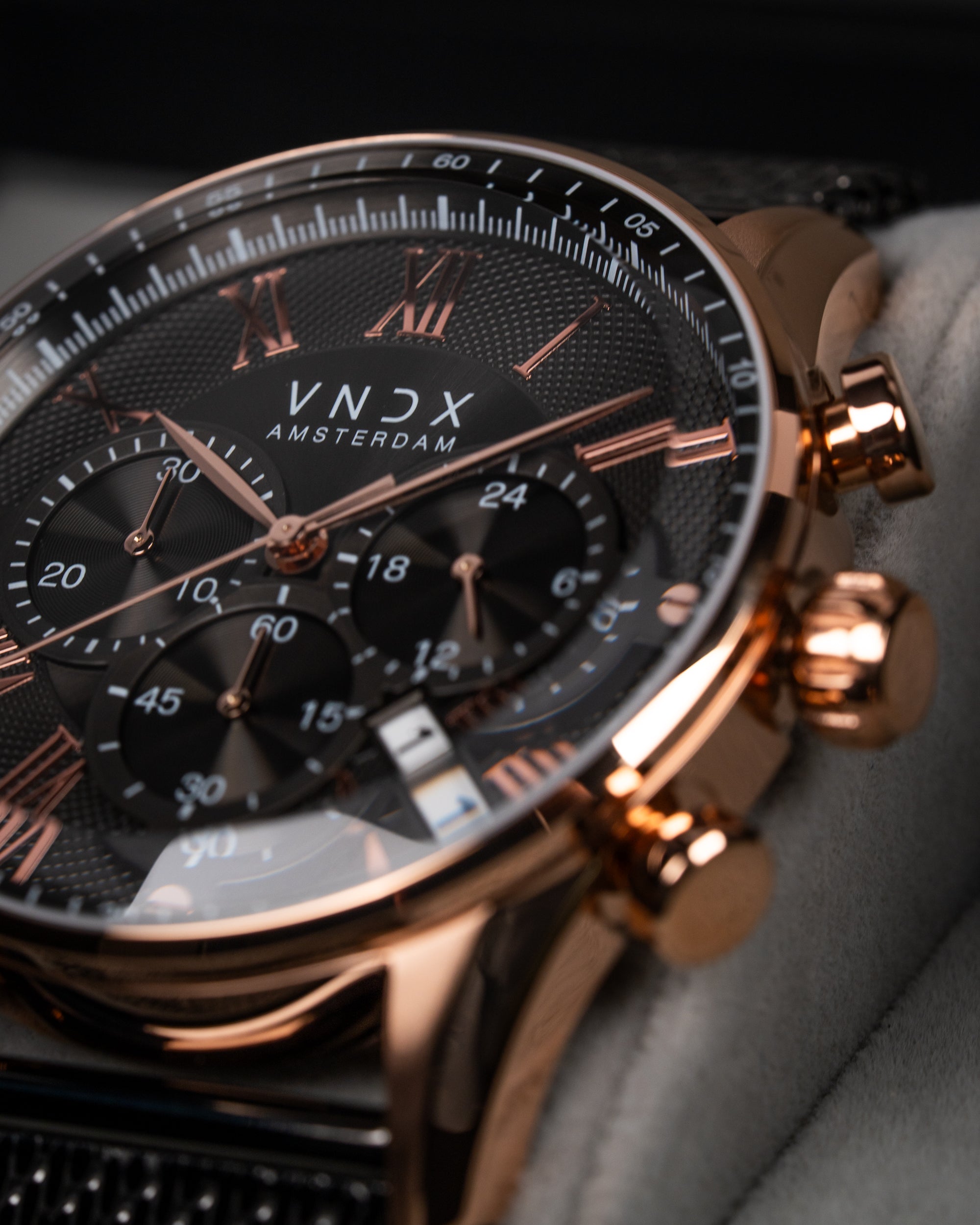 Heren horloge The Chief Rosé goud en zwarte leren band VNDX