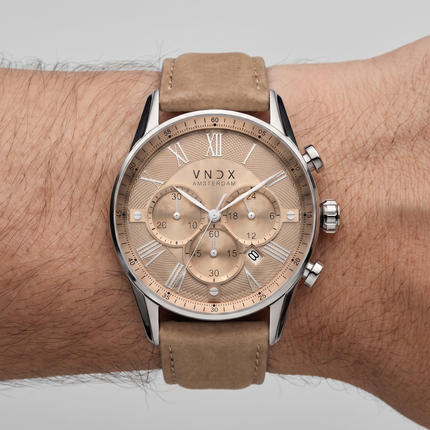 Zilveren heren horloge met leren band maatindicatie