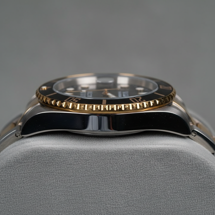 AMS. LXRY. Staal Goud Zilver Zwart