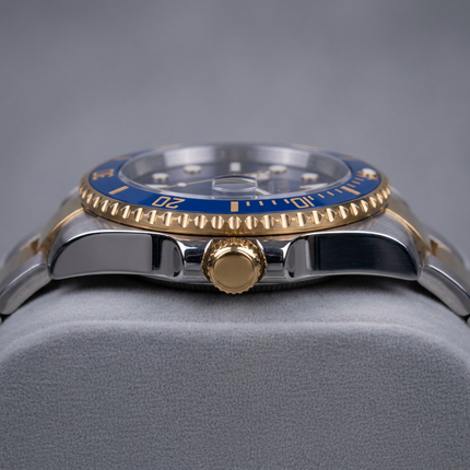 Bicolor heren horloge schuin aanzicht